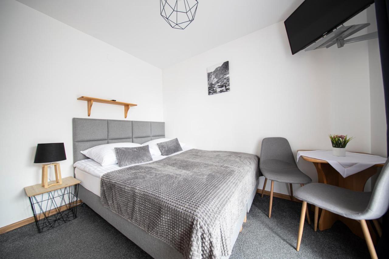 Tatrzanskie Spanie Pokoje Goscinne Poronin Room photo